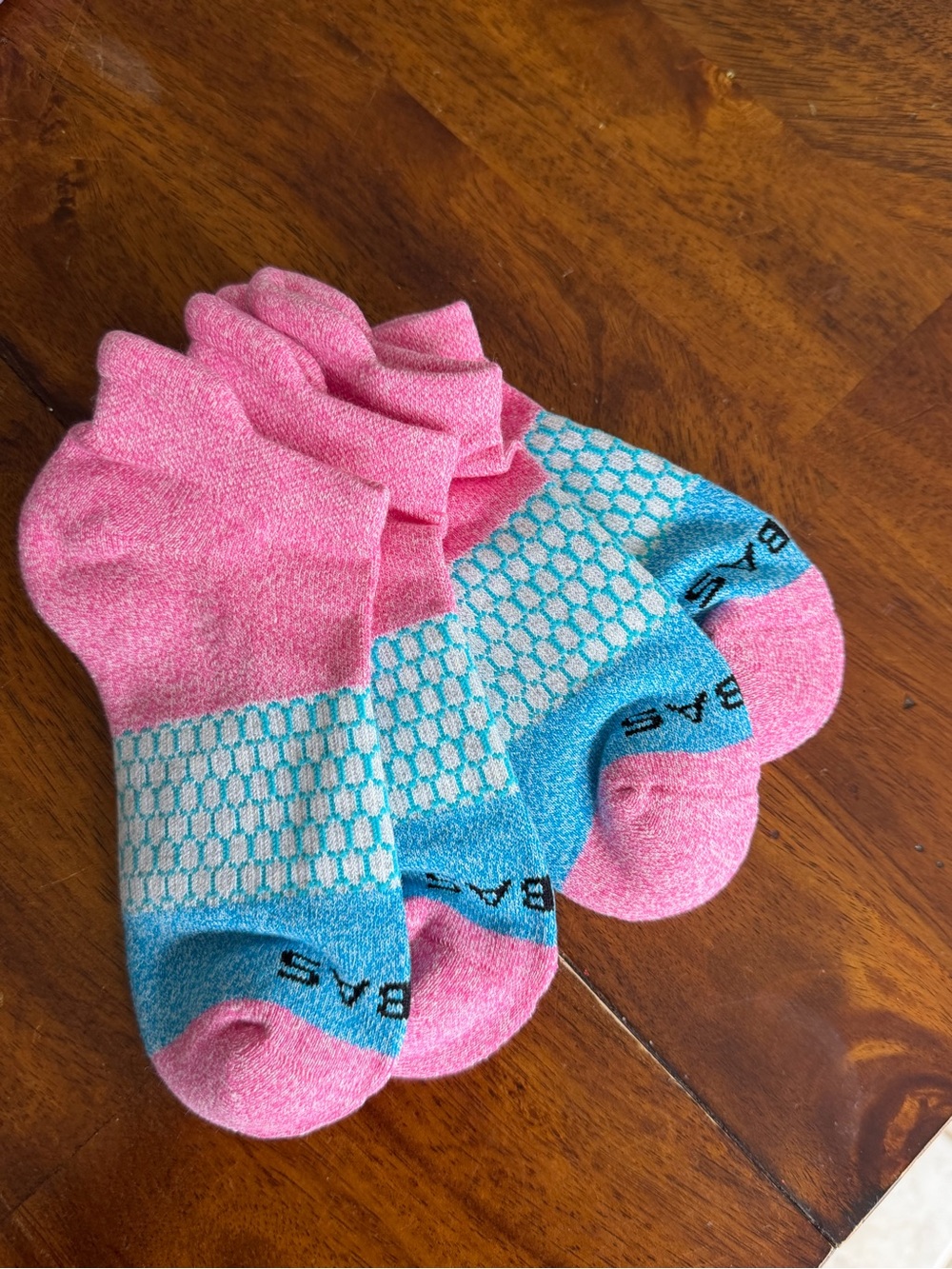 Size medium women’s bombas ankle socks